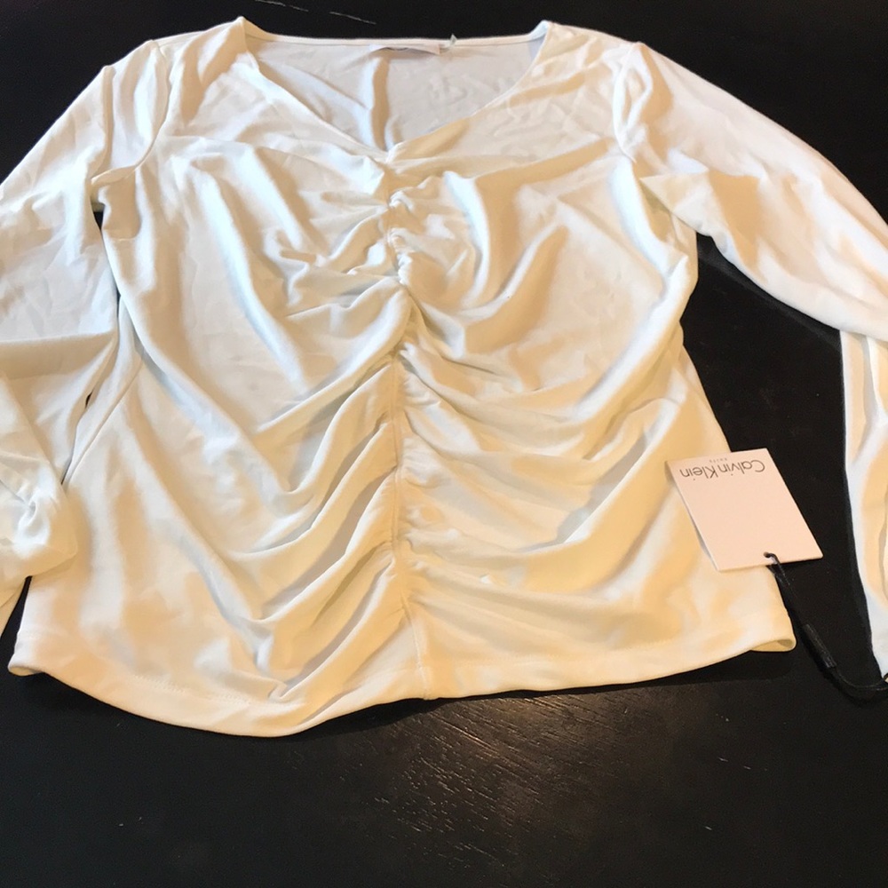 NWT Medium Cream Calvin Klein Long Sleeve Top 🌈